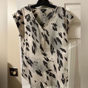 Cute women’s top from express size medium